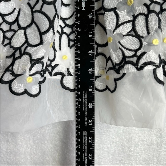 Talbots Skirt Sz 4P Petite Daisy Embellished Pleated Flared Lined 3D Floral EUC - Picture 8 of 14